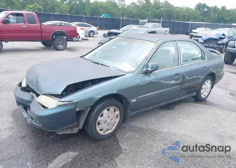 1996 Honda Accord Lx/Ex z USA, uszkodzony, nr VIN 1HGCD5637TA291774